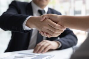 Why Selling Smarter Means Not Going It Alone: The Case for Working with a Real Estate Agent